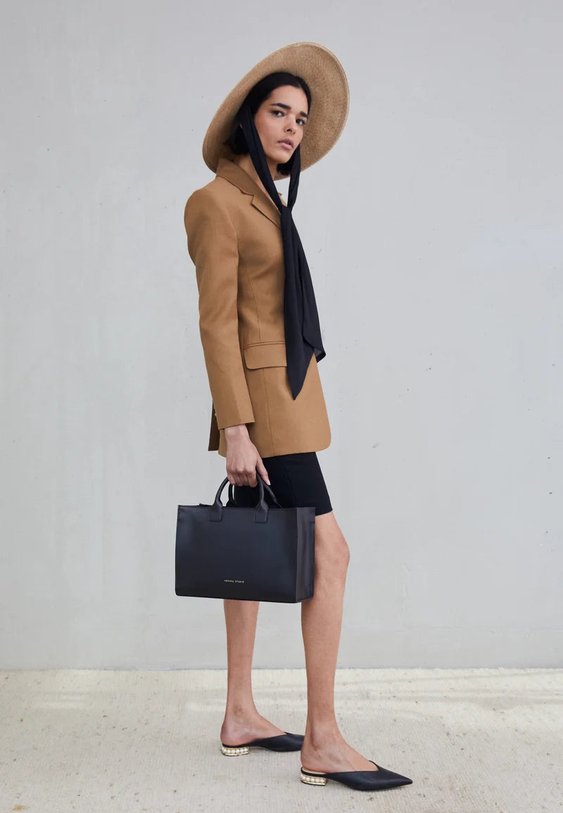 Tonika | Black leather