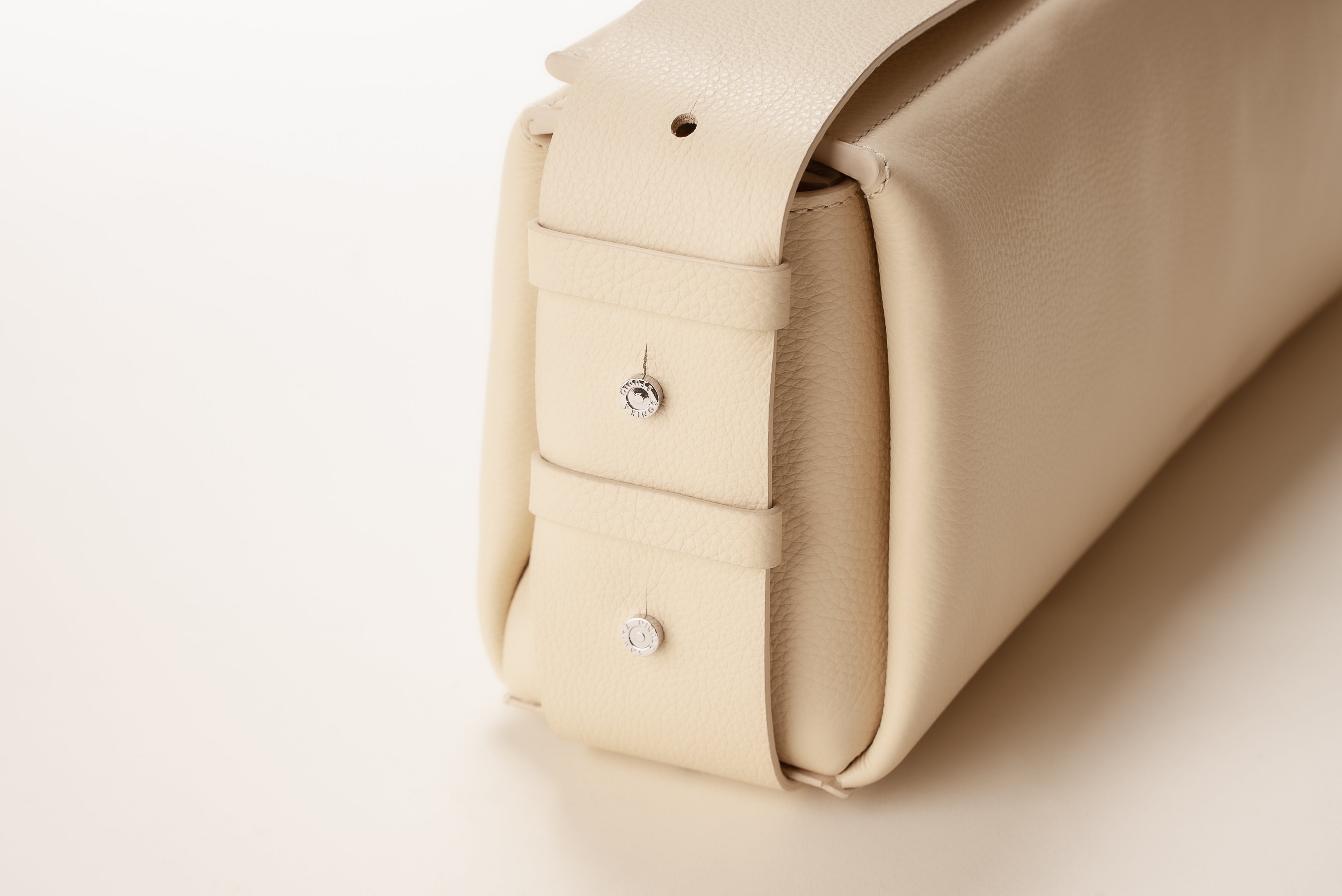 Sac Allongé à Bandoulière Ajustable Sothéary - Cuir grainé ivoire