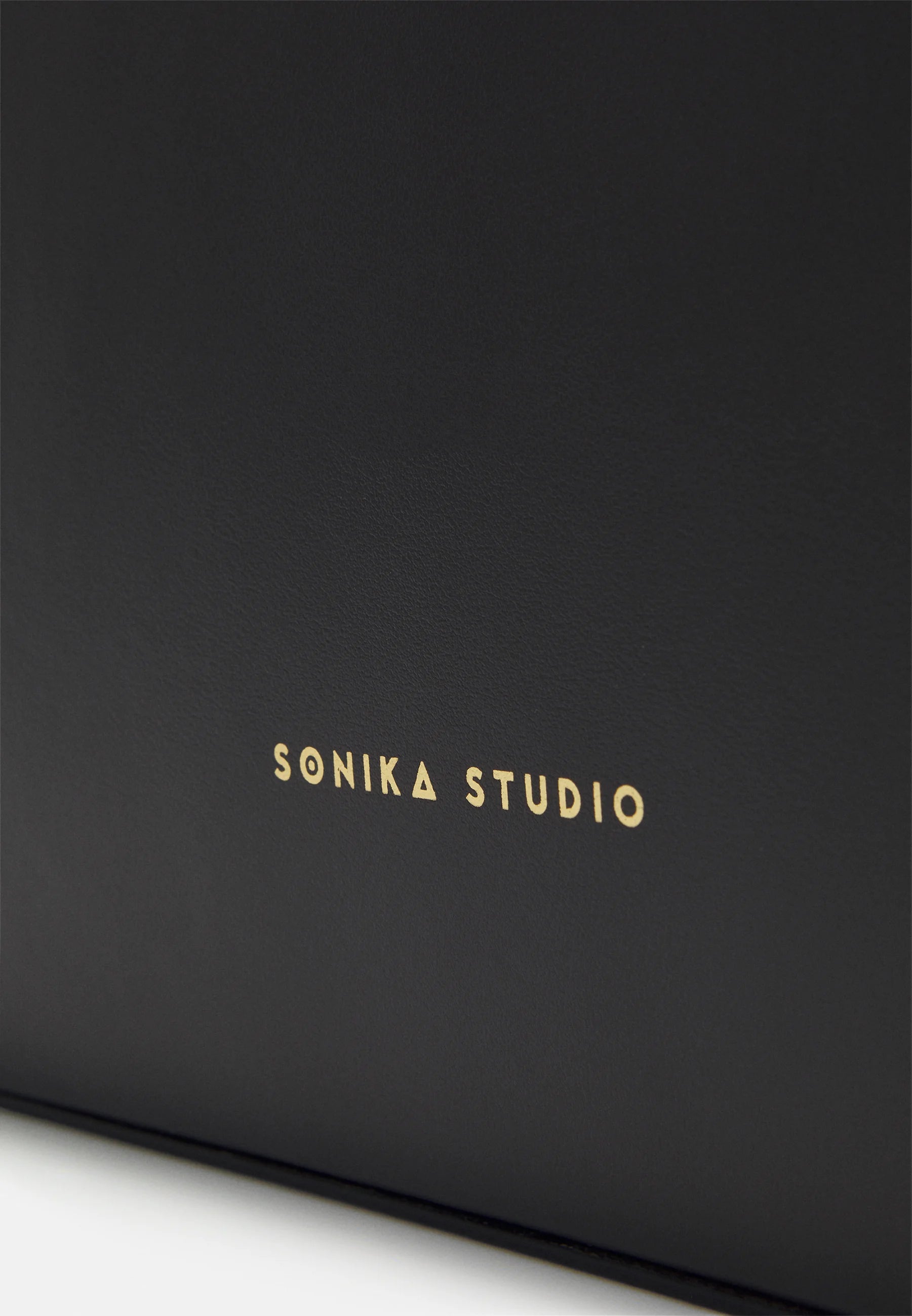 Tonika | Black leather