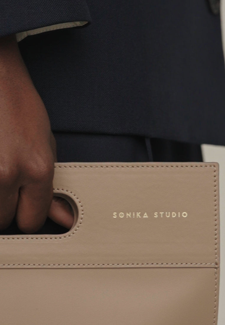 Flat Laptop Tote Bag Sarany - Hazelnut leather