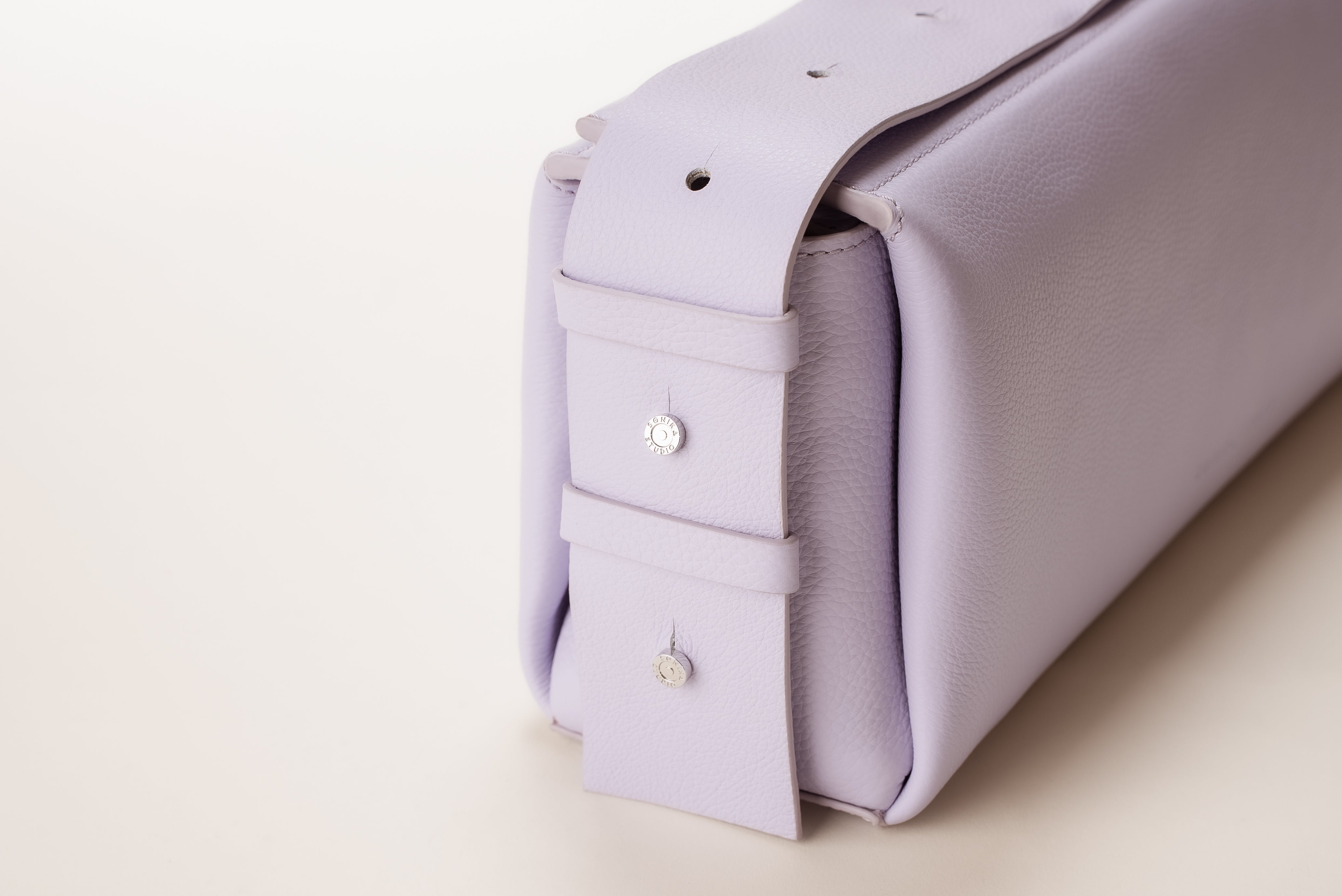 Sac Allongé à Bandoulière Ajustable Sothéary - Cuir grainé lilas