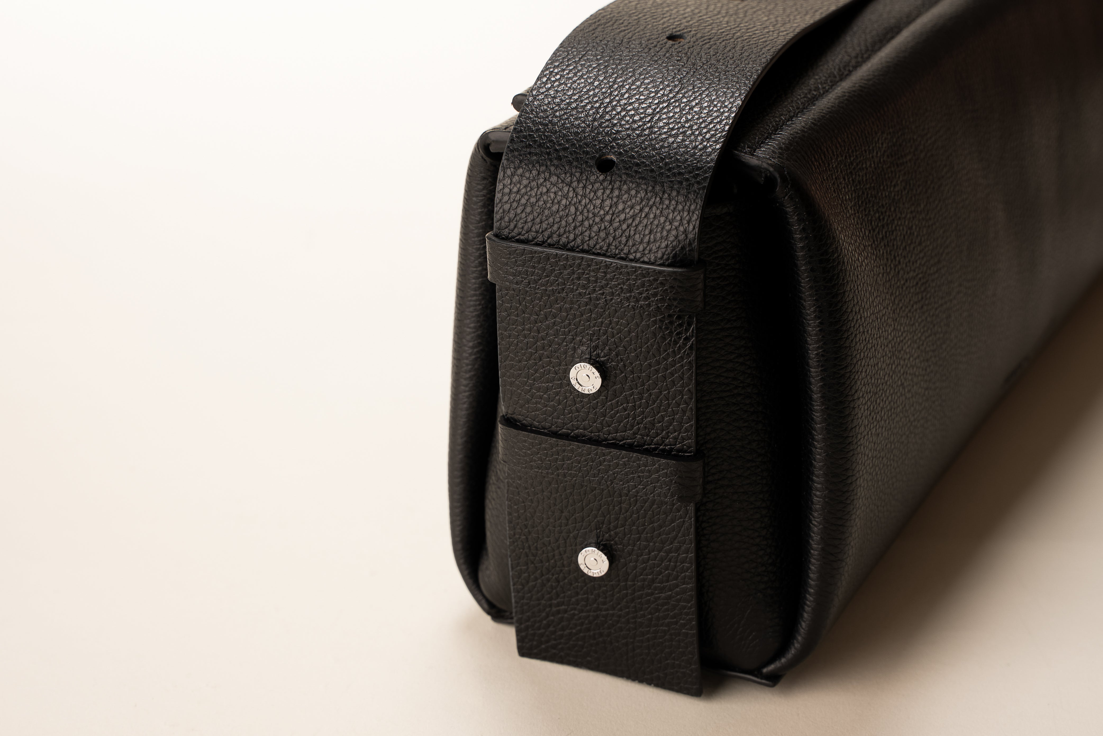 Sac Allongé à Bandoulière Ajustable Sothéary - Cuir grainé noir
