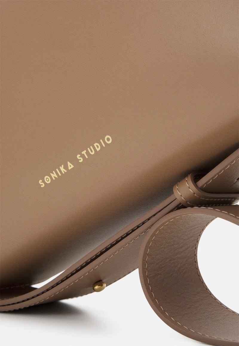 Véranyne | Hazelnut leather